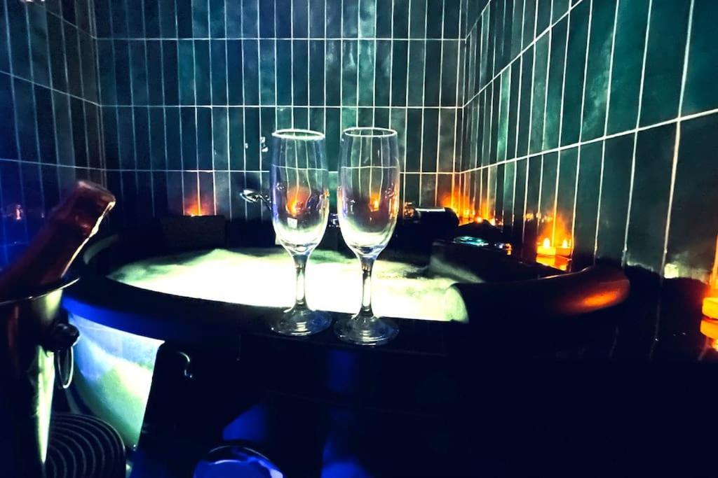 Love Room L' Orientale / Jacuzzi / Sauna Chateau-Landon Экстерьер фото